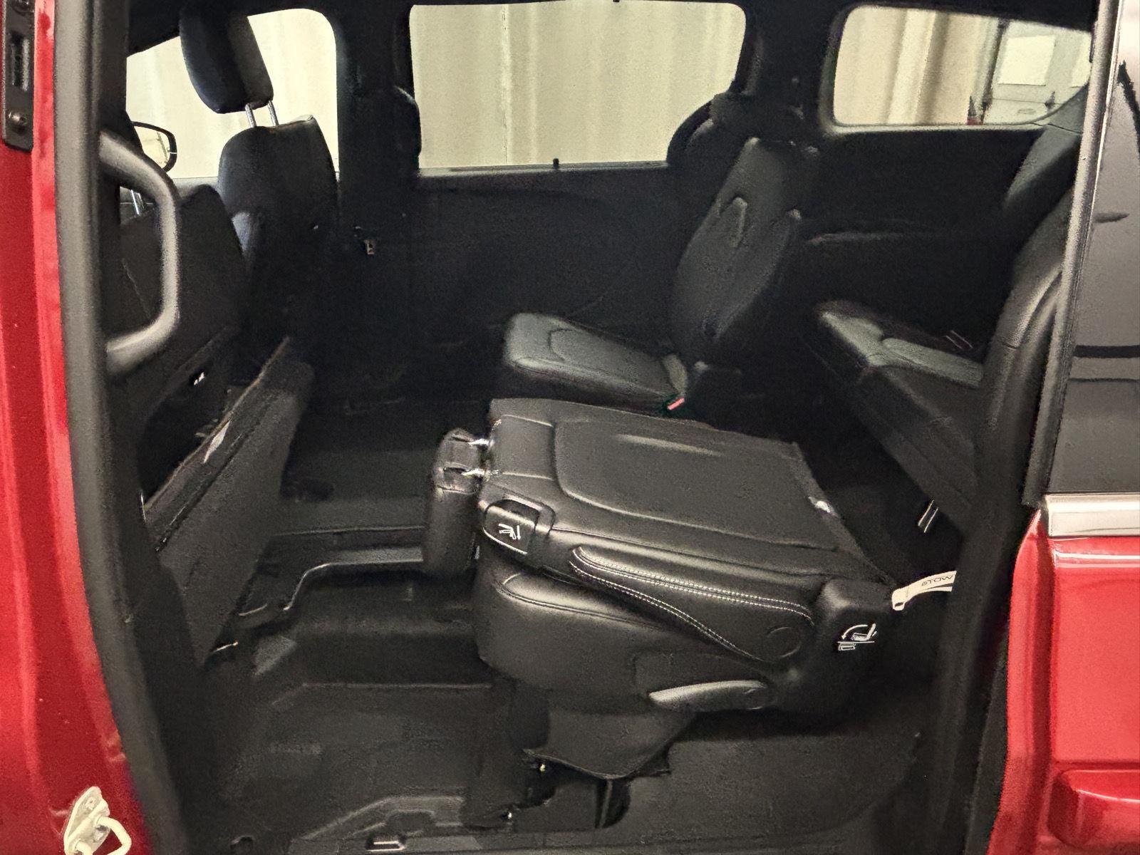 2026 Chrysler Pacifica Select - Photo 36