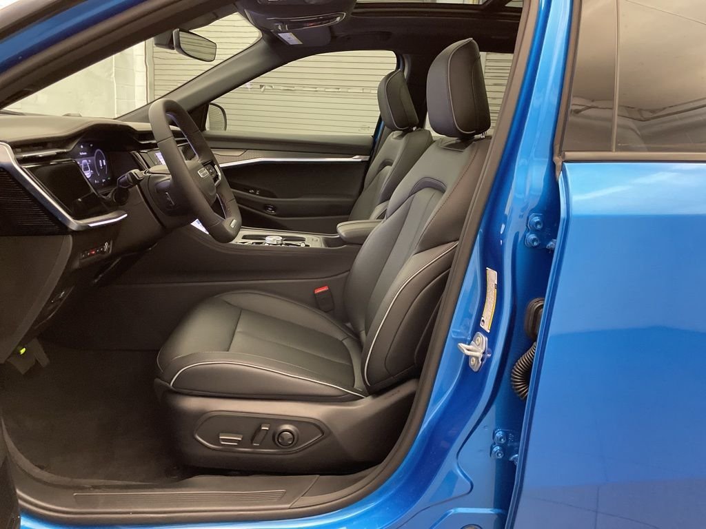 New 2025 Hydro Blue Pearl-Coat Exterior Paint Jeep Limited image 20