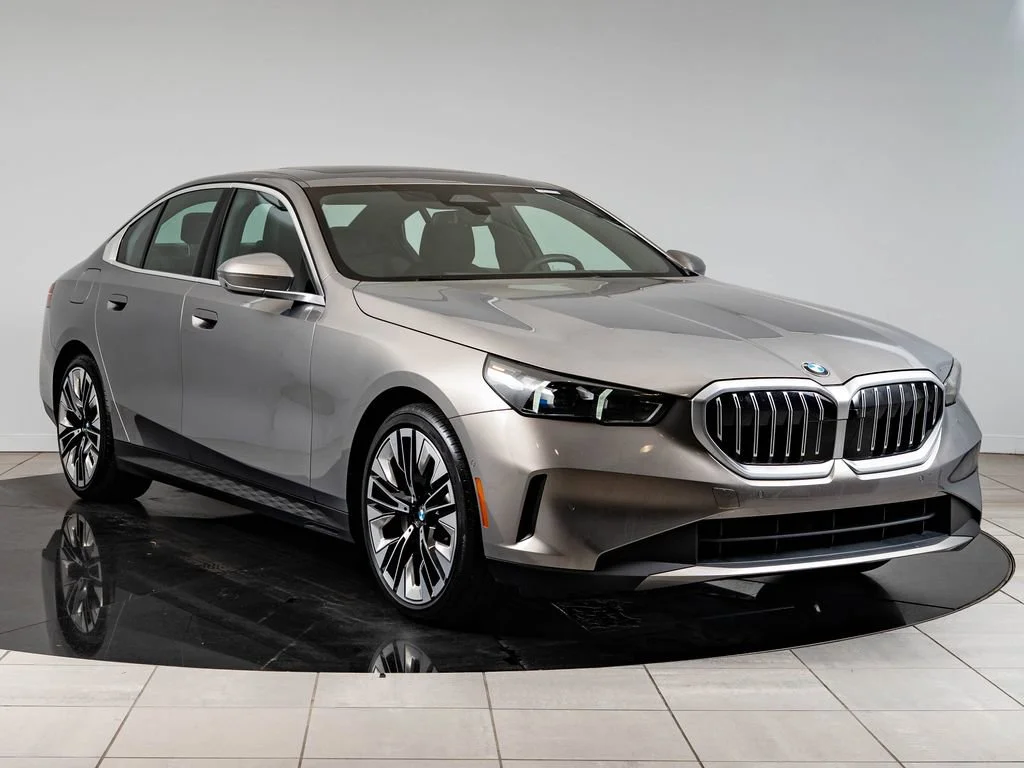 Certified Used 2025 Oxide Grey Met BMW 530i xDrive image 12