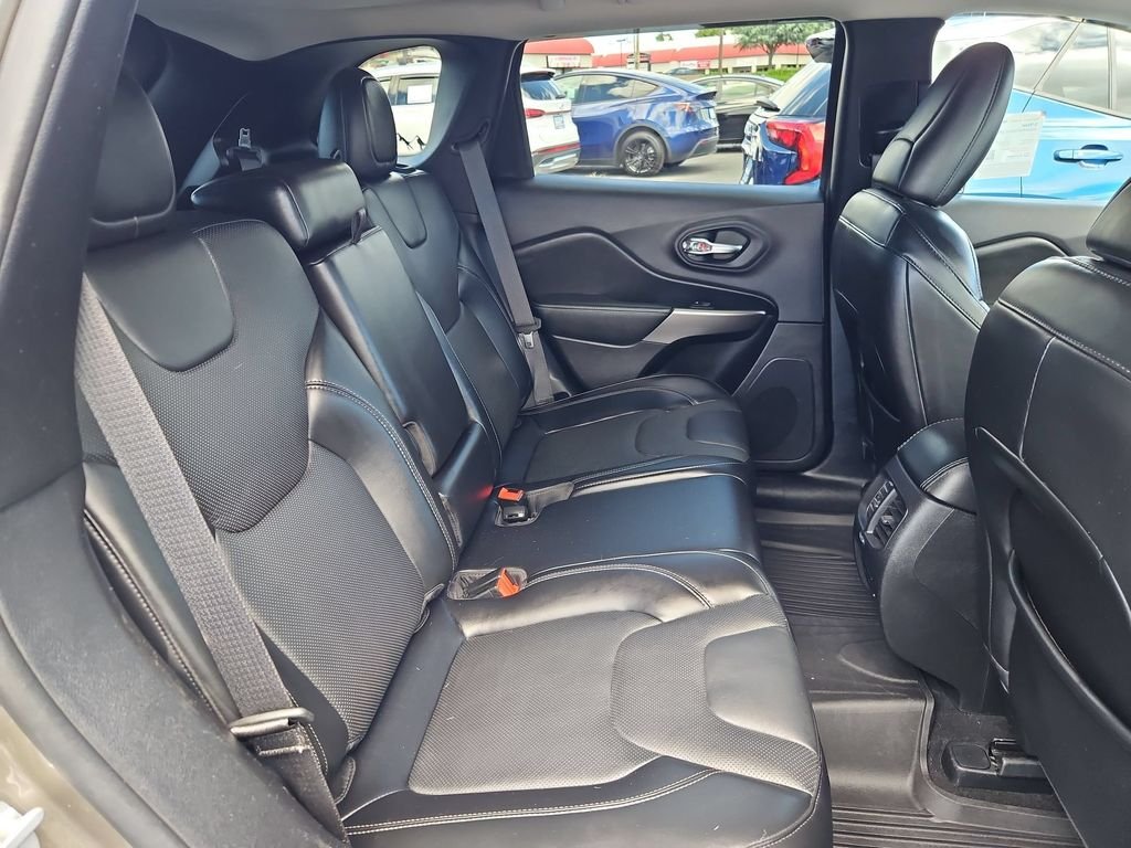 Used 2020 Light Brownstone Pearlcoat Jeep Latitude Plus image 27
