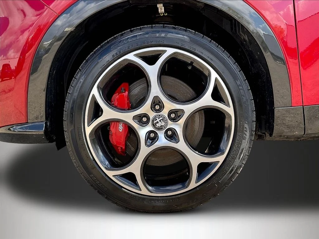 Used 2024 Alfa Rosso Alfa Romeo Veloce image 33