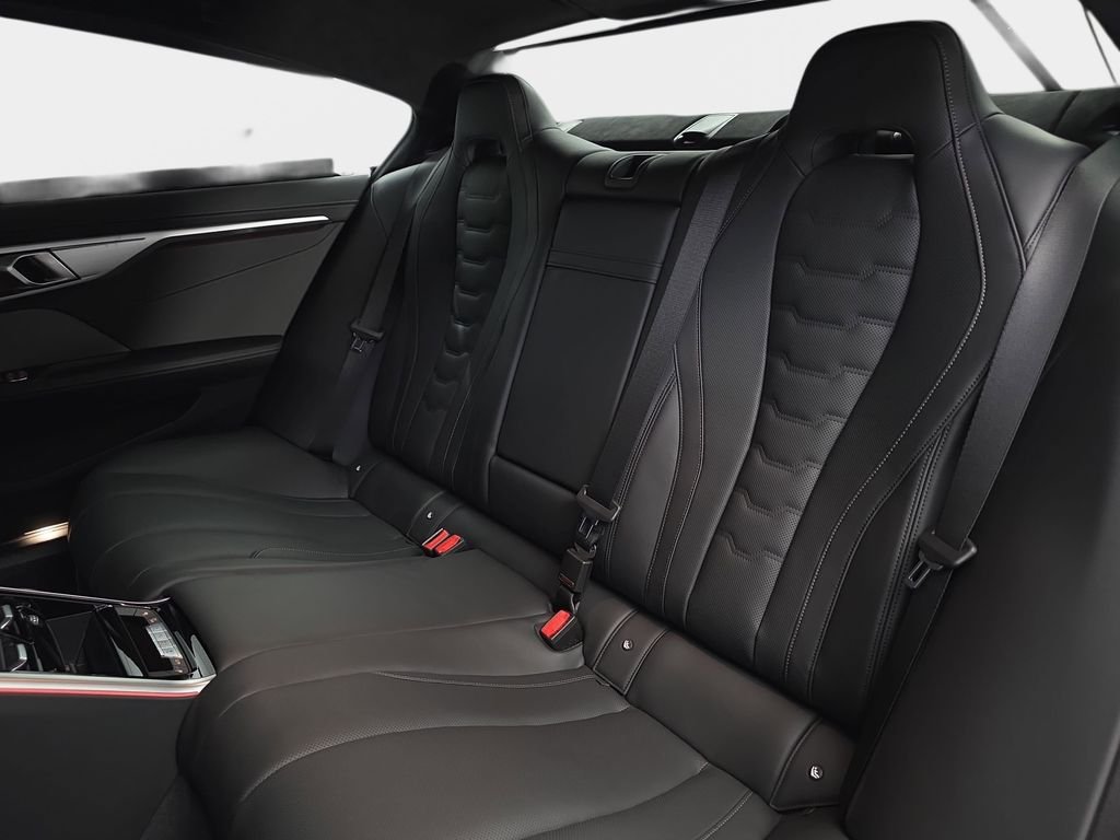 2026 BMW 8 Series M850i - Photo 14