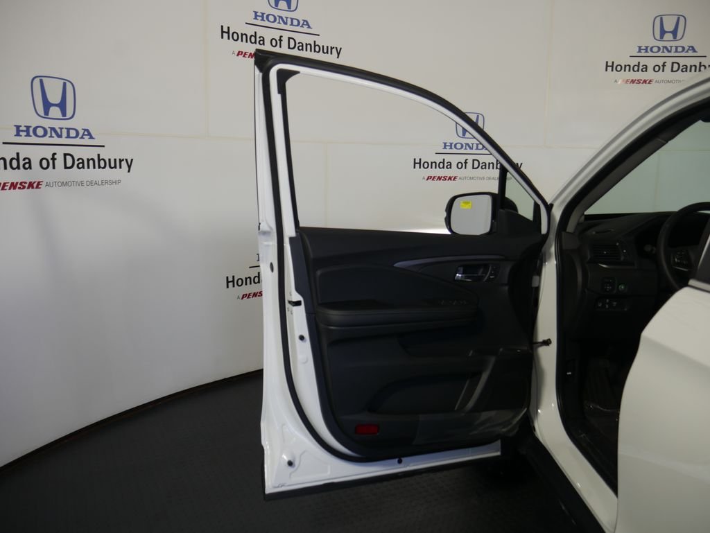 New 2026 Platinum White Pearl Honda RTL image 14