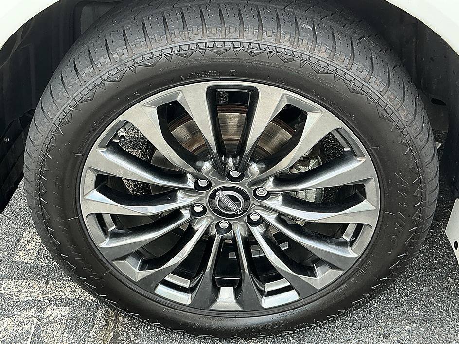 Used 2023 Aspen White Tricoat Nissan Platinum image 10