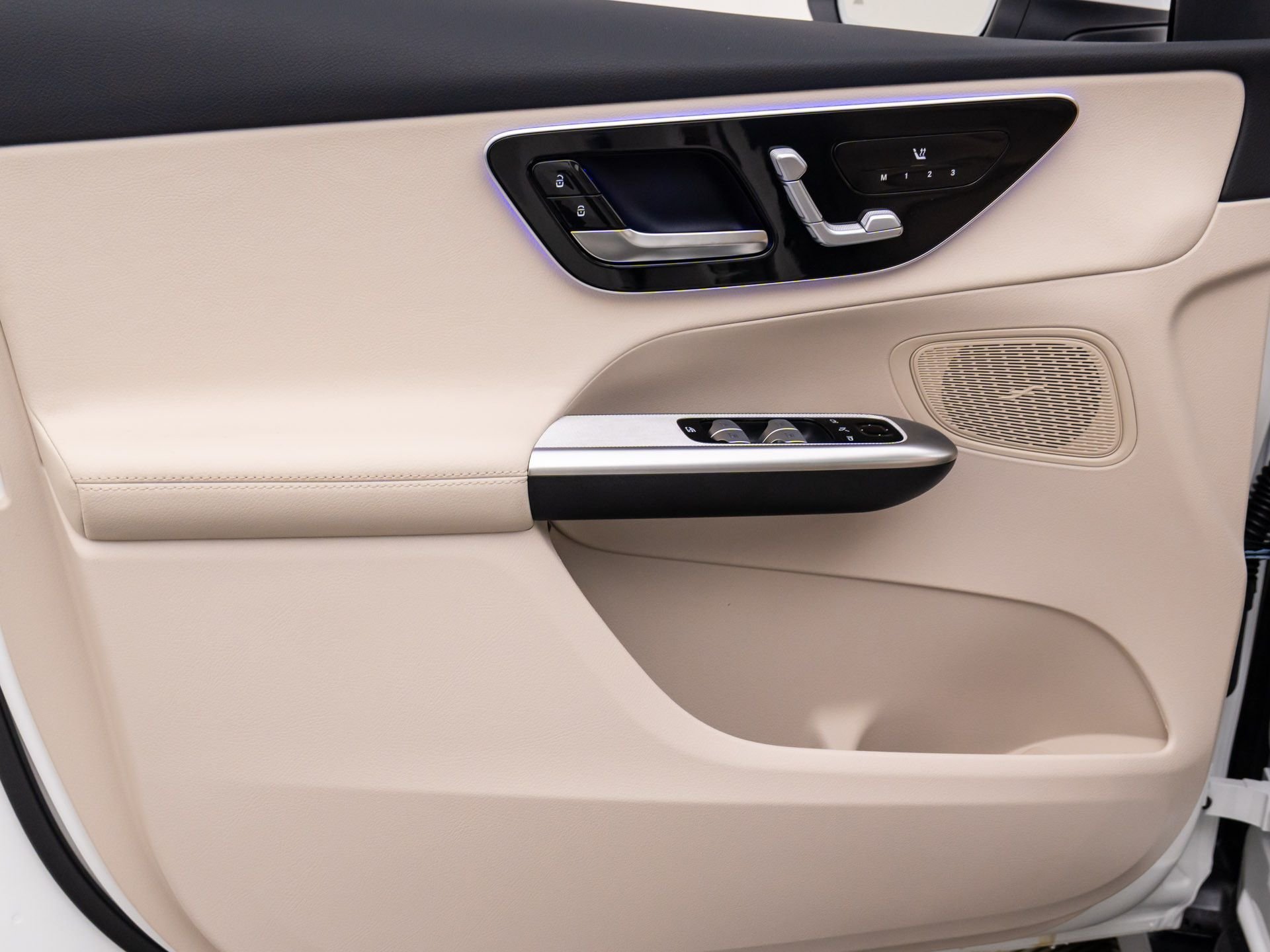 New 2026 White Mercedes-Benz GLC 300 image 12