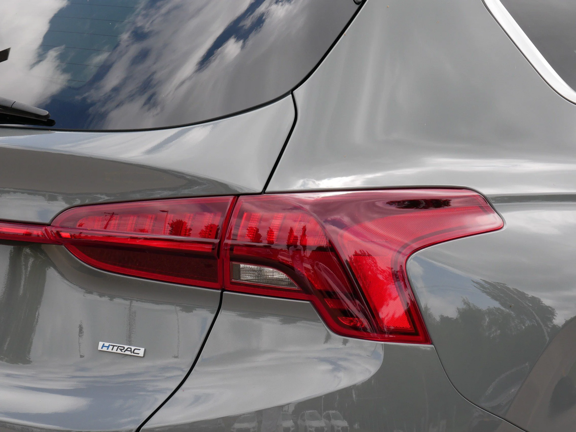 Used 2022 Hampton Gray Hyundai SEL image 17