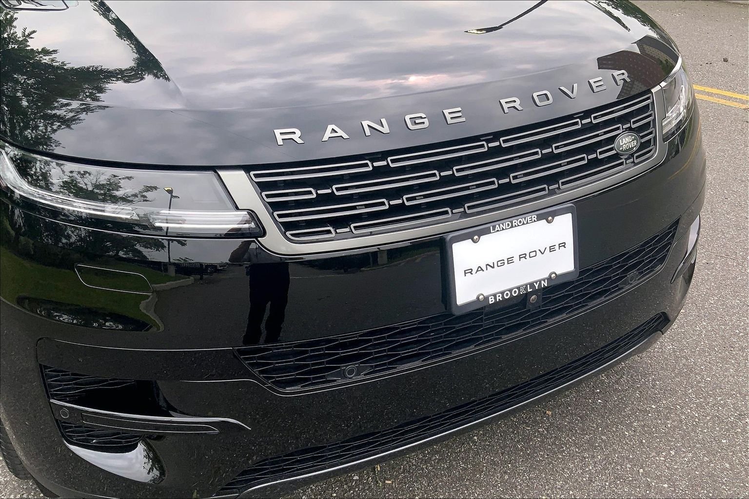 Certified Used 2024 Santorini Black Metallic Land Rover SE image 30