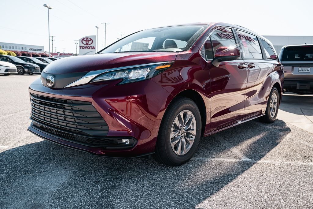 New 2026 Ruby Flare Pearl Toyota XLE image 3