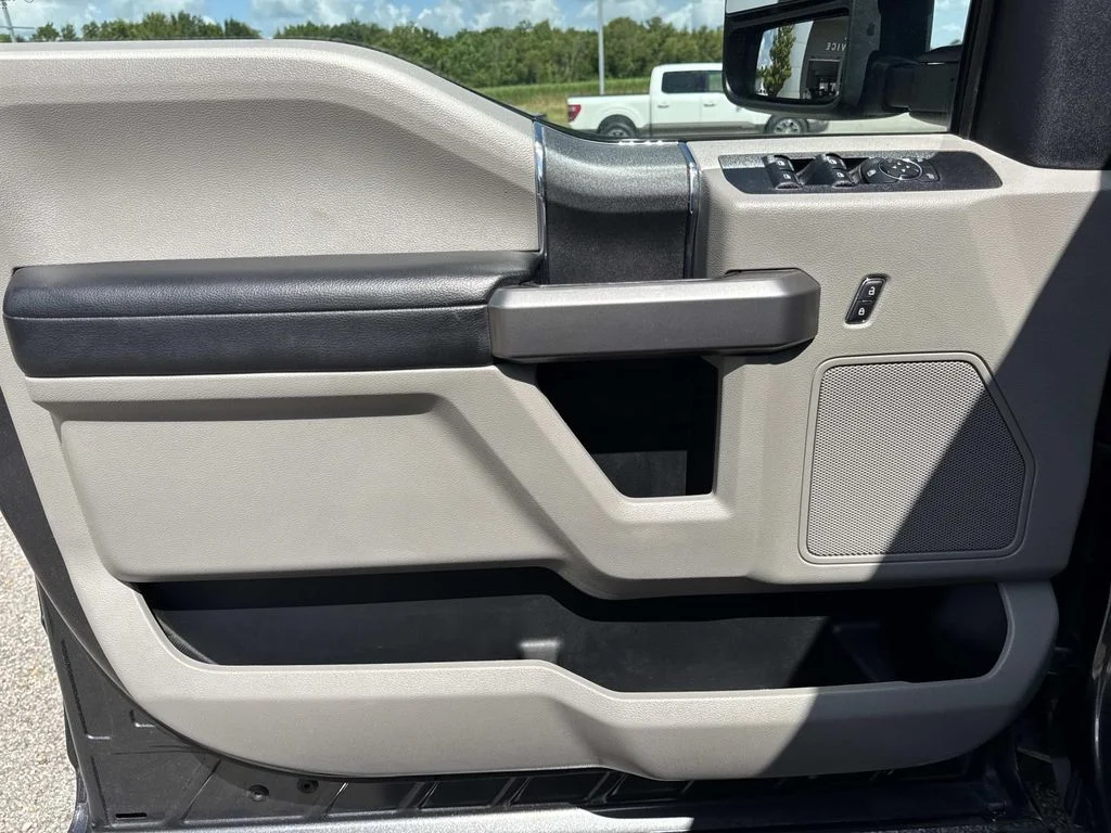 Certified Used 2020 Magnetic Metallic Ford XLT image 18