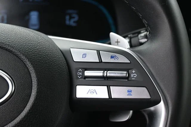Used 2024 Black Hyundai SEL image 18
