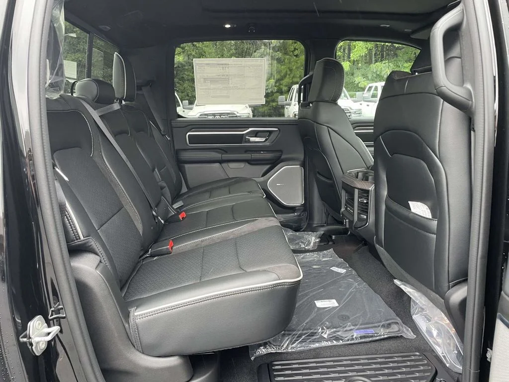 New 2026 Diamond Black Crystal Pearl-Coat Exterior Paint RAM Laramie image 18