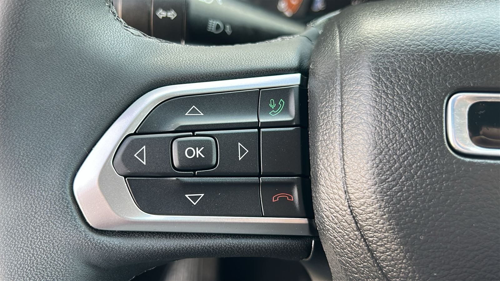 Certified Used 2023 Silver Jeep Limited image 23