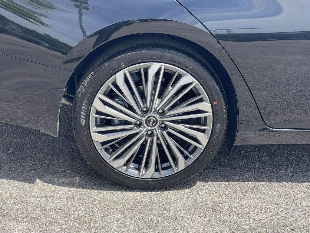 New 2026 Black Nissan 2.5 SV image 7