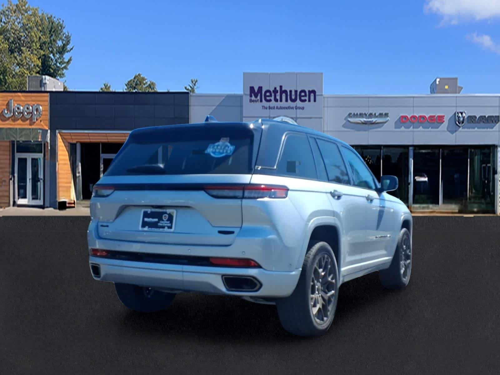Used 2025 Silver Zynith Jeep Summit image 3