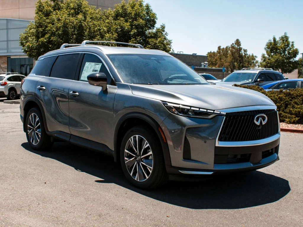 New 2027 GRAPHITE SHADOW INFINITI Luxe AWD image 3