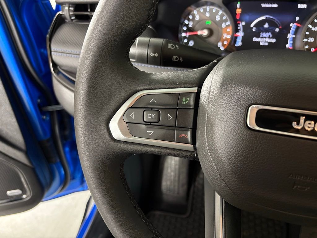 New 2026 Hydro Blue Pearl-Coat Exterior Paint Jeep Latitude image 21