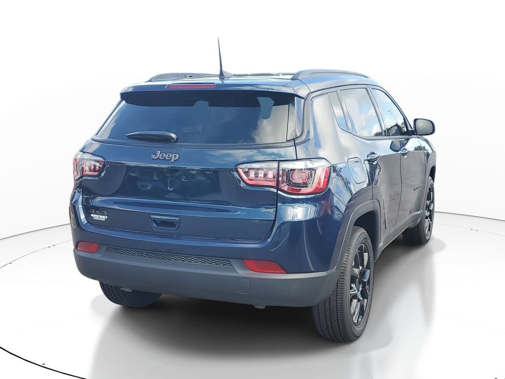 New 2026 Fathom Blue Pearl-Coat Exterior Paint Jeep Latitude image 4