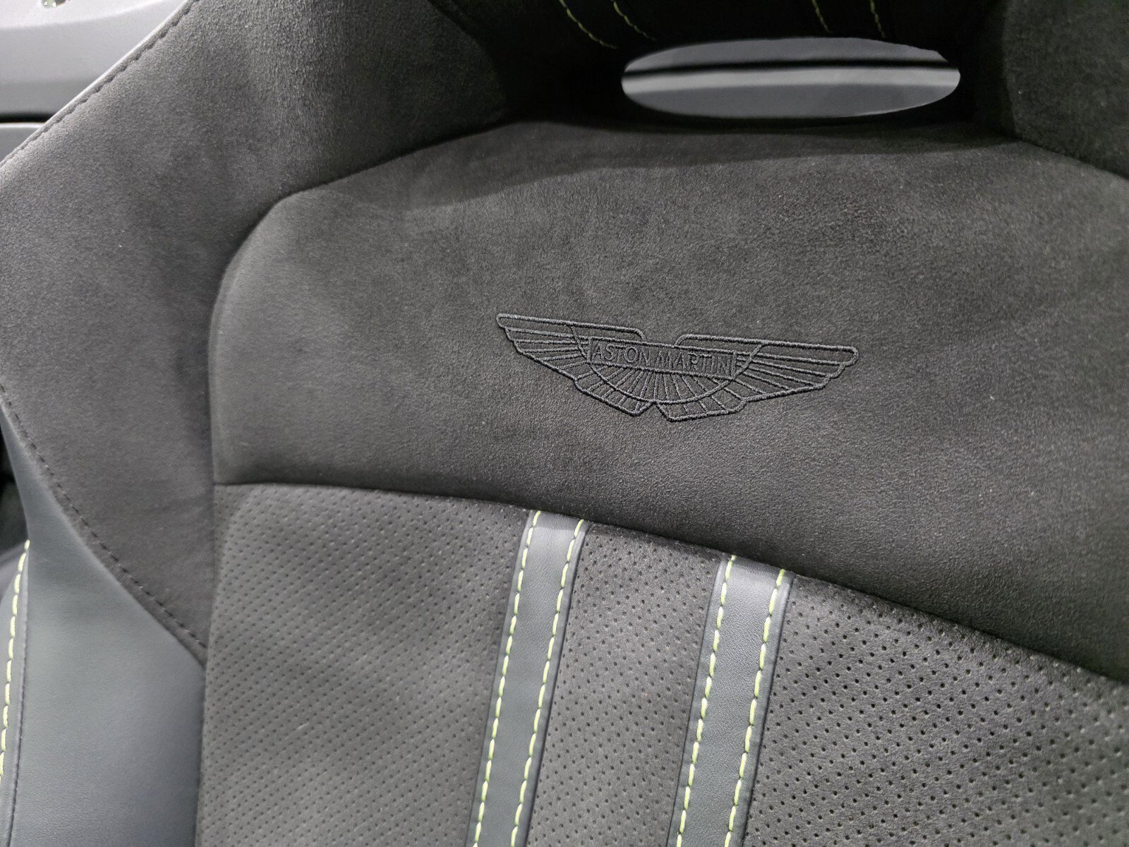 Used 2023 Q Lime Essence Aston Martin Roadster image 5