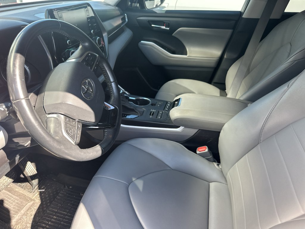 Used 2021 Moon Dust Toyota XLE image 2