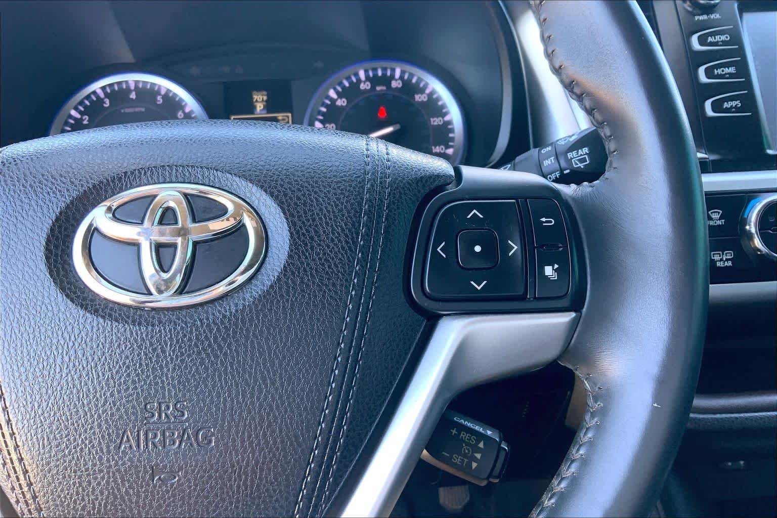 Used 2015 Blizzard Pearl Toyota XLE image 25