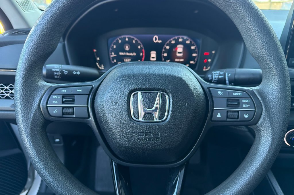 Used 2025 Platinum White Pearl Honda SE image 27