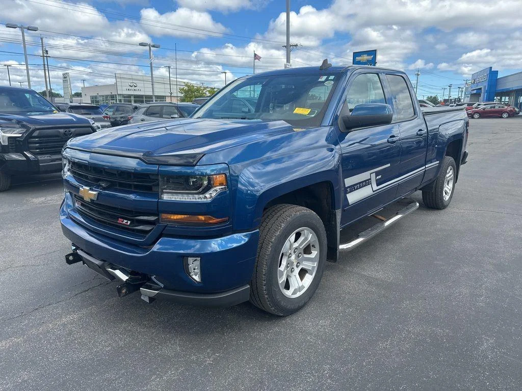 Used 2019 Deep Ocean Blue Chevrolet LT image 4