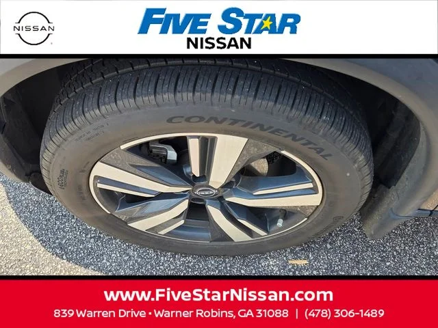 Used 2023 Gray Nissan SL image 4