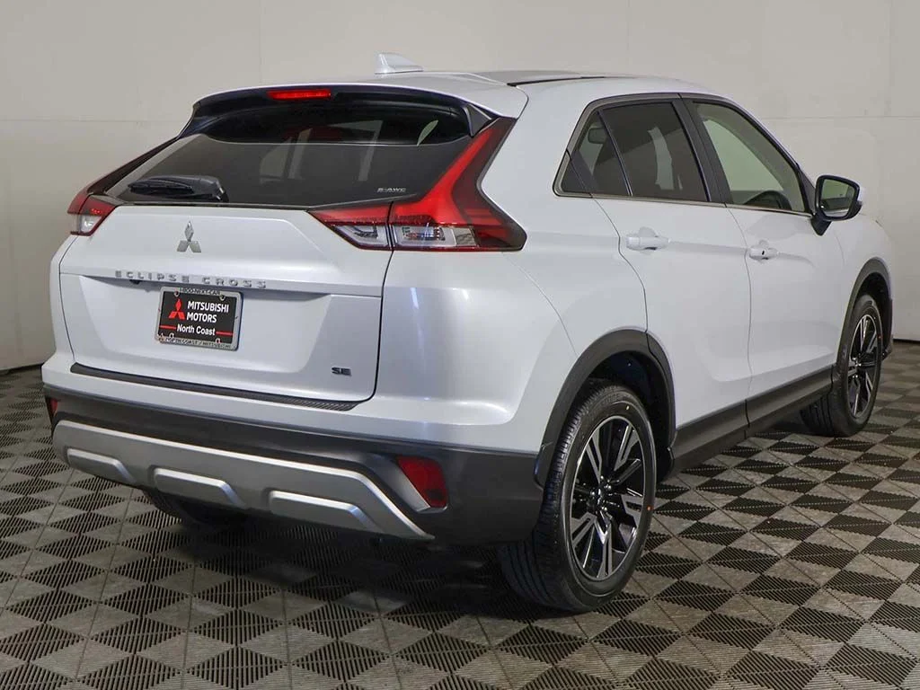 New 2026 White Mitsubishi SE image 10