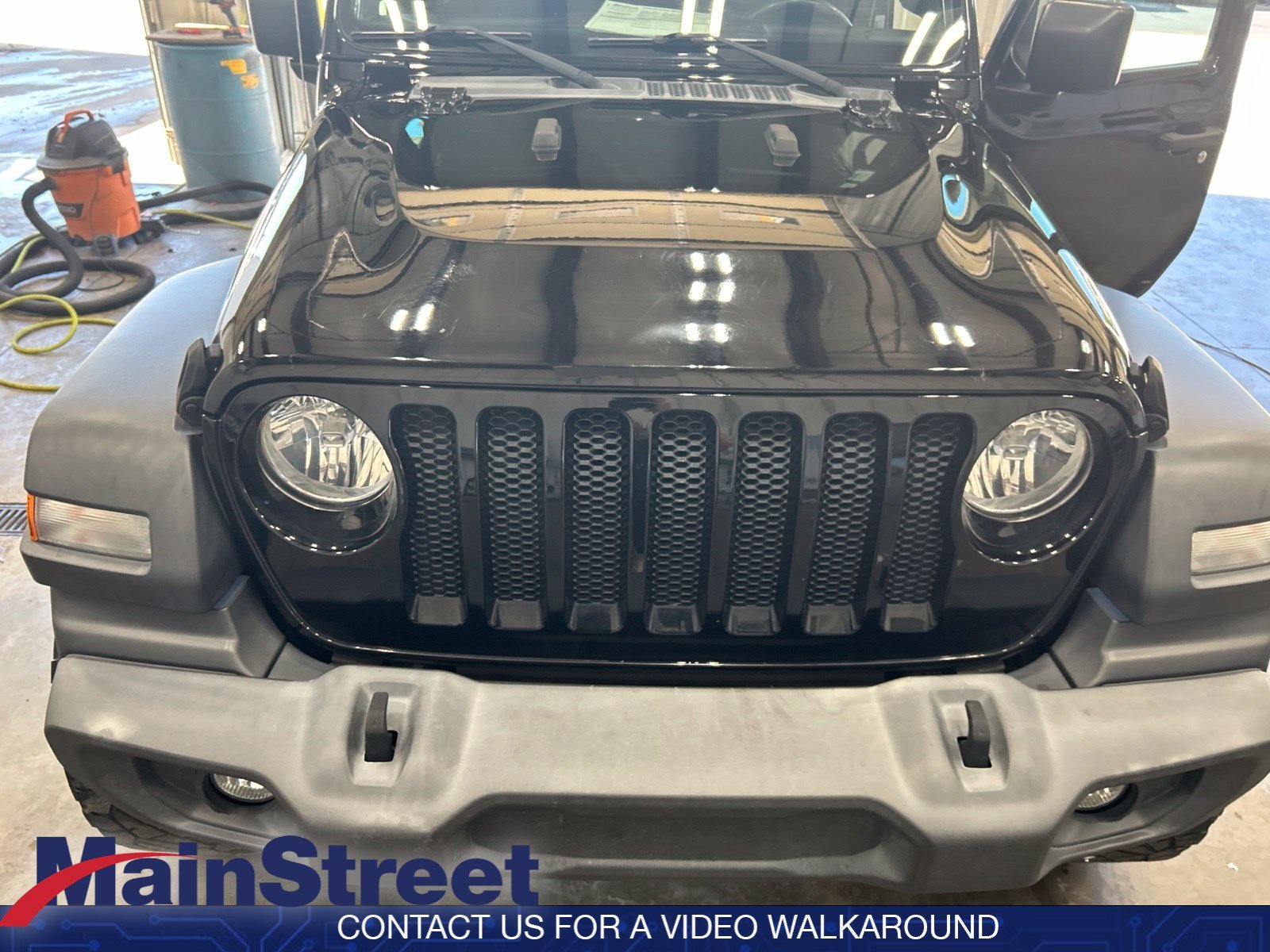 Used 2018 Black Clearcoat Jeep Sport S image 19