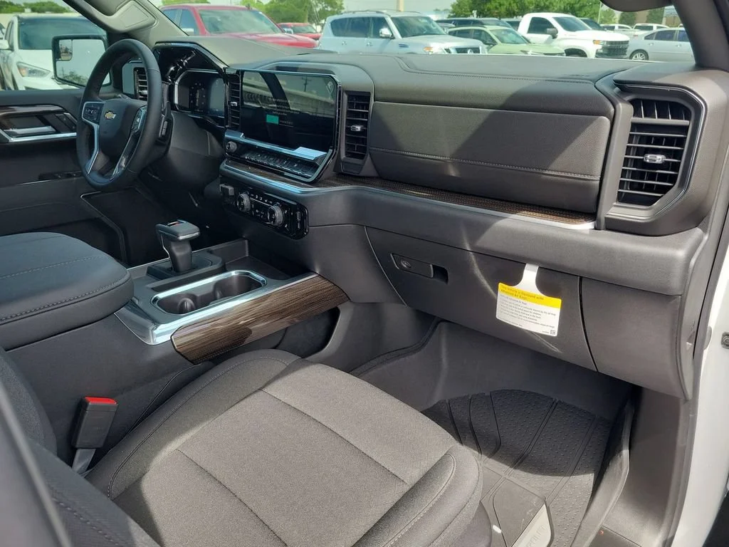 New 2026 Summit White Chevrolet LT image 28
