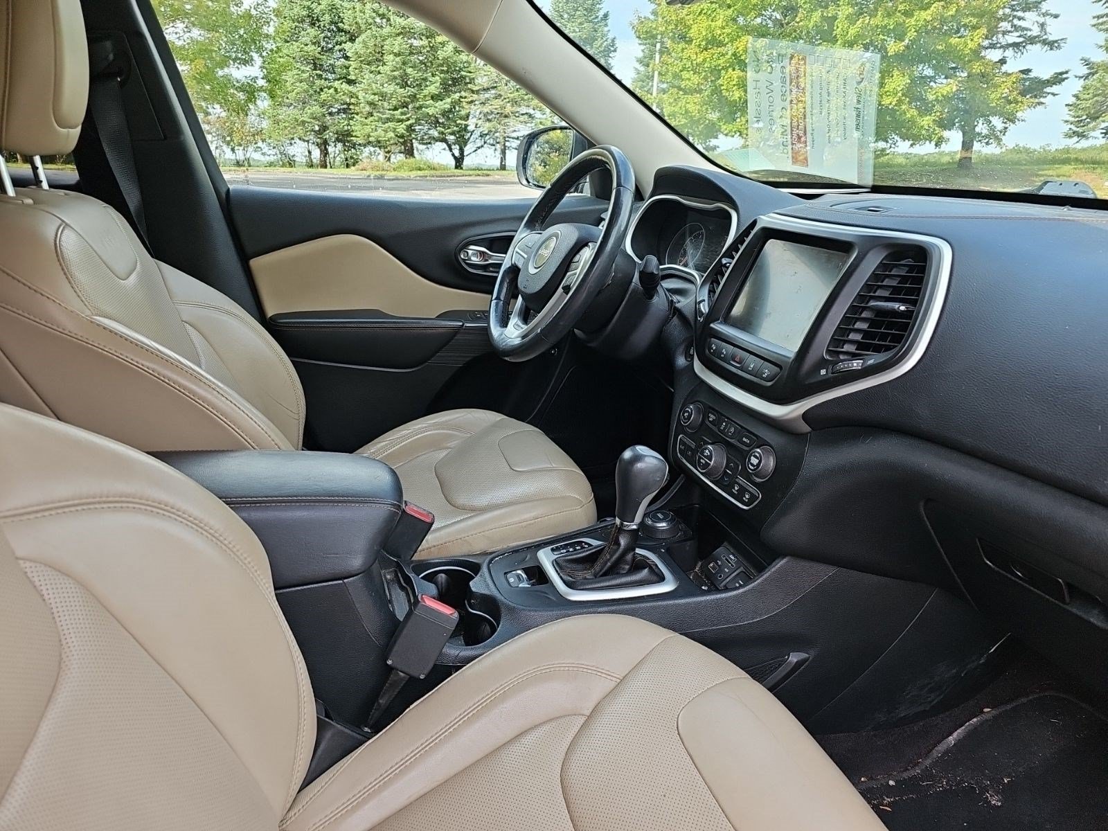 Used 2016 Brilliant Black Crystal Pearlcoat Jeep Limited image 9