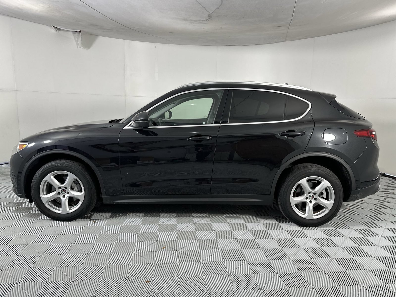 Used 2020 Black Alfa Romeo Base image 5