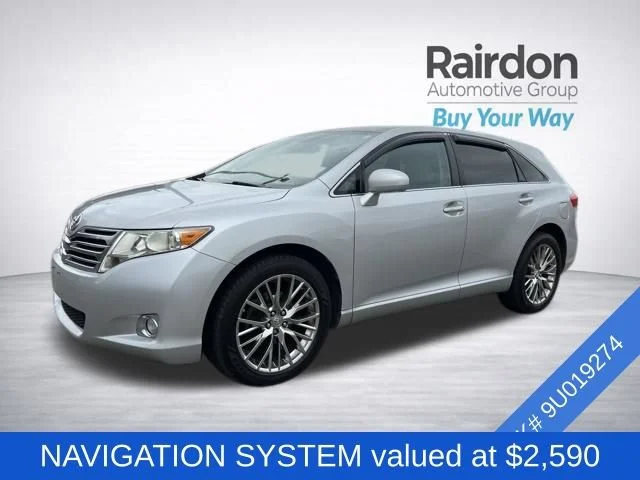 Used 2009 Classic Silver Metallic Toyota Base image 3