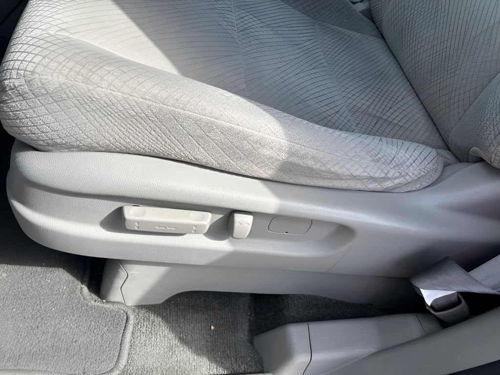 Used 2016 Modern Steel Metallic Honda LX image 21