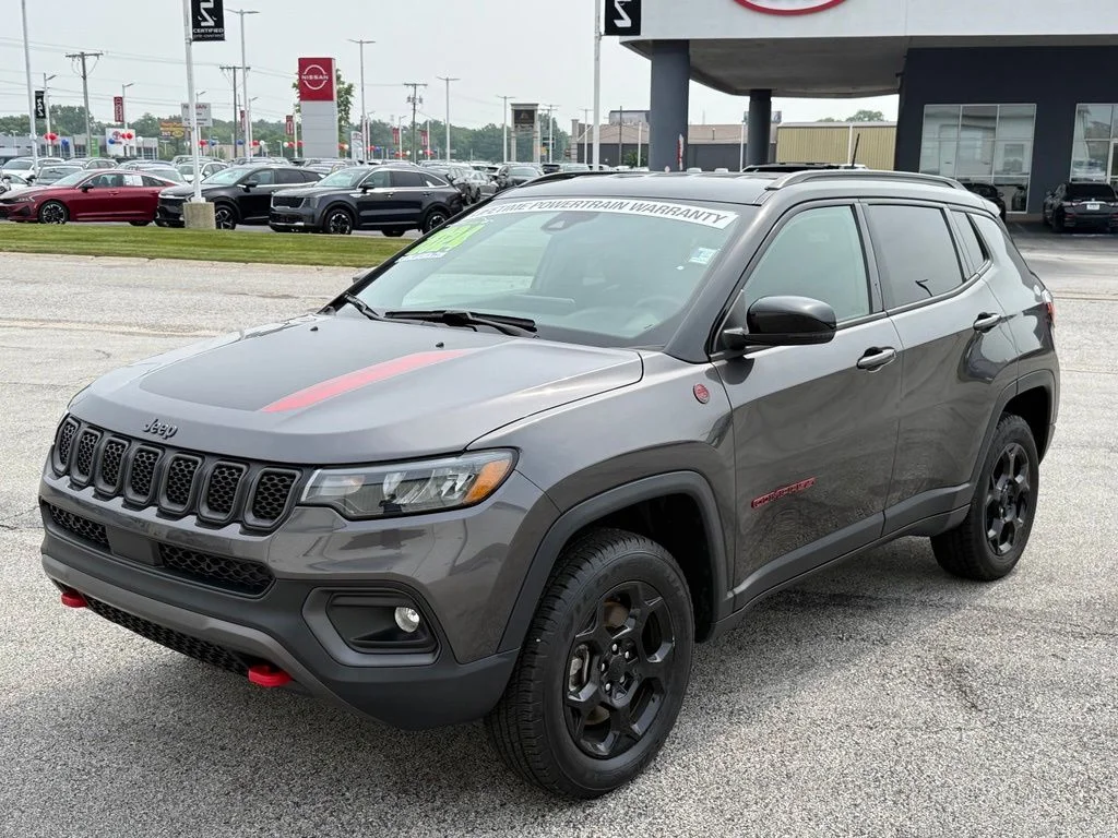 Used 2024  Jeep Trailhawk image 3