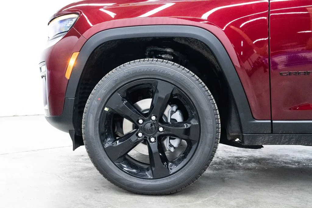 New 2026 Velvet Red Pearl-Coat Exterior Paint Jeep Limited image 7