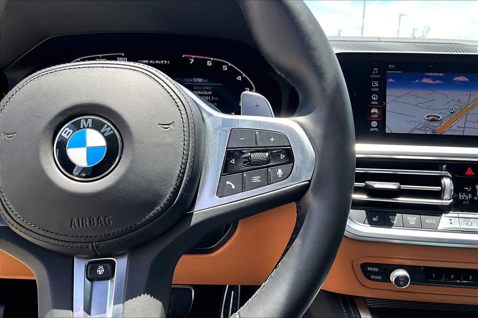 Used 2021 Alpine White BMW M440i image 22