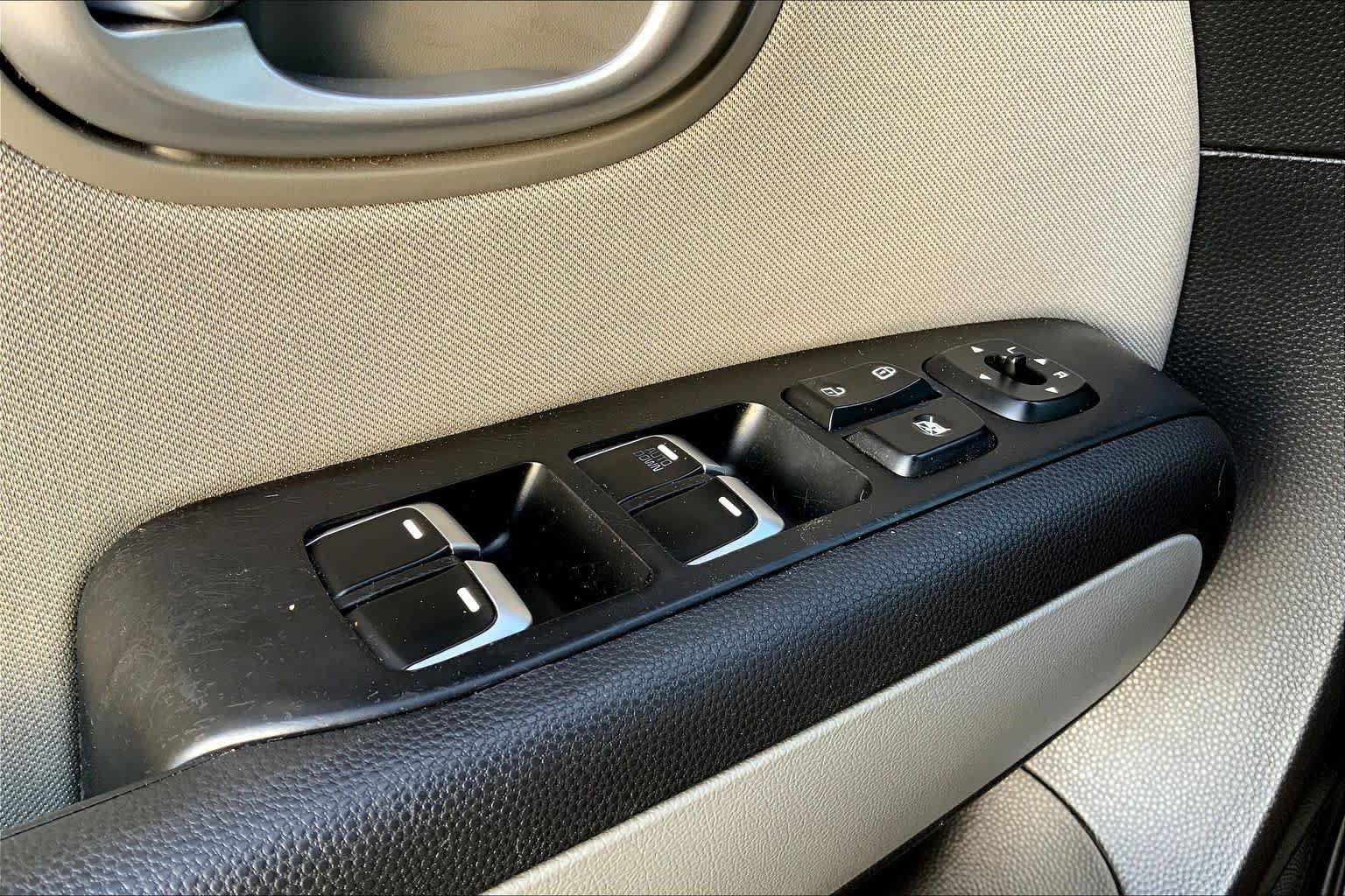 Used 2019 Titanium Gray Kia Base image 35