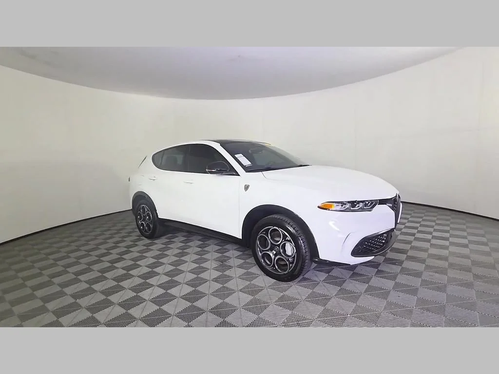 Used 2025 Milano White Alfa Romeo Base image 53