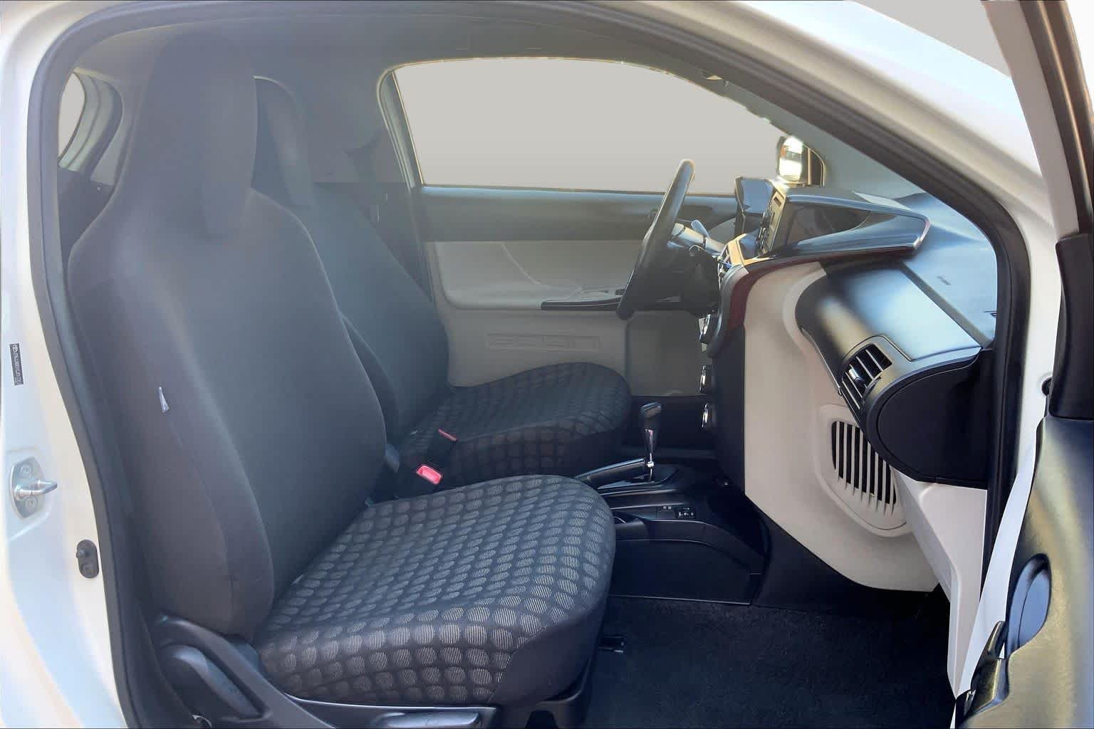 Used 2012 Blizzard Pearl Scion  image 8