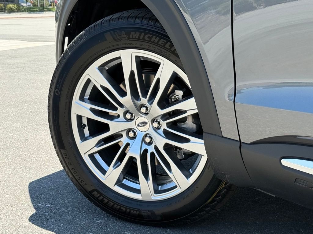 New 2026 Carbonized Gray Metallic Ford Platinum™ image 16