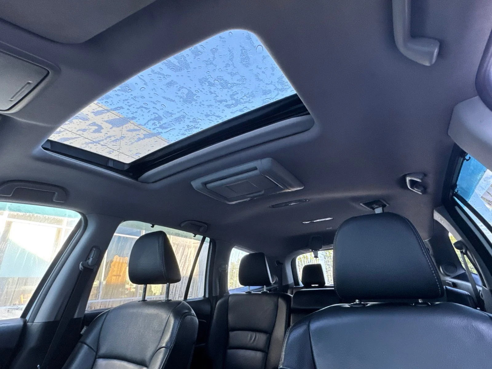 Used 2017 White Diamond Pearl Honda Touring image 27