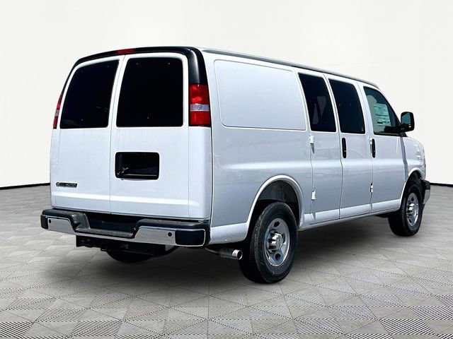 New 2025 Summit White Chevrolet WT image 6