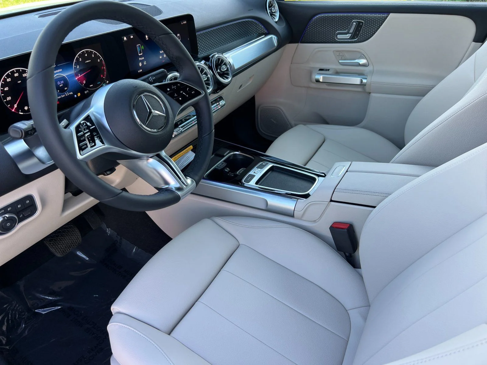 New 2026 White Mercedes-Benz GLB 250 image 13