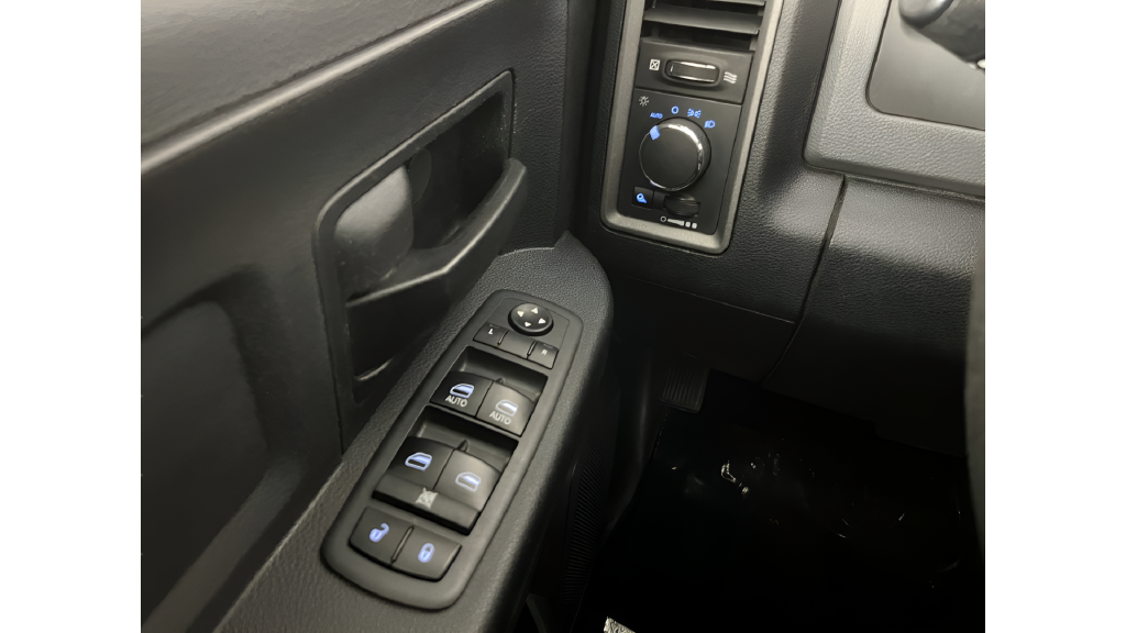 Used 2018 Bright Silver Clearcoat Metallic Ram Tradesman image 22