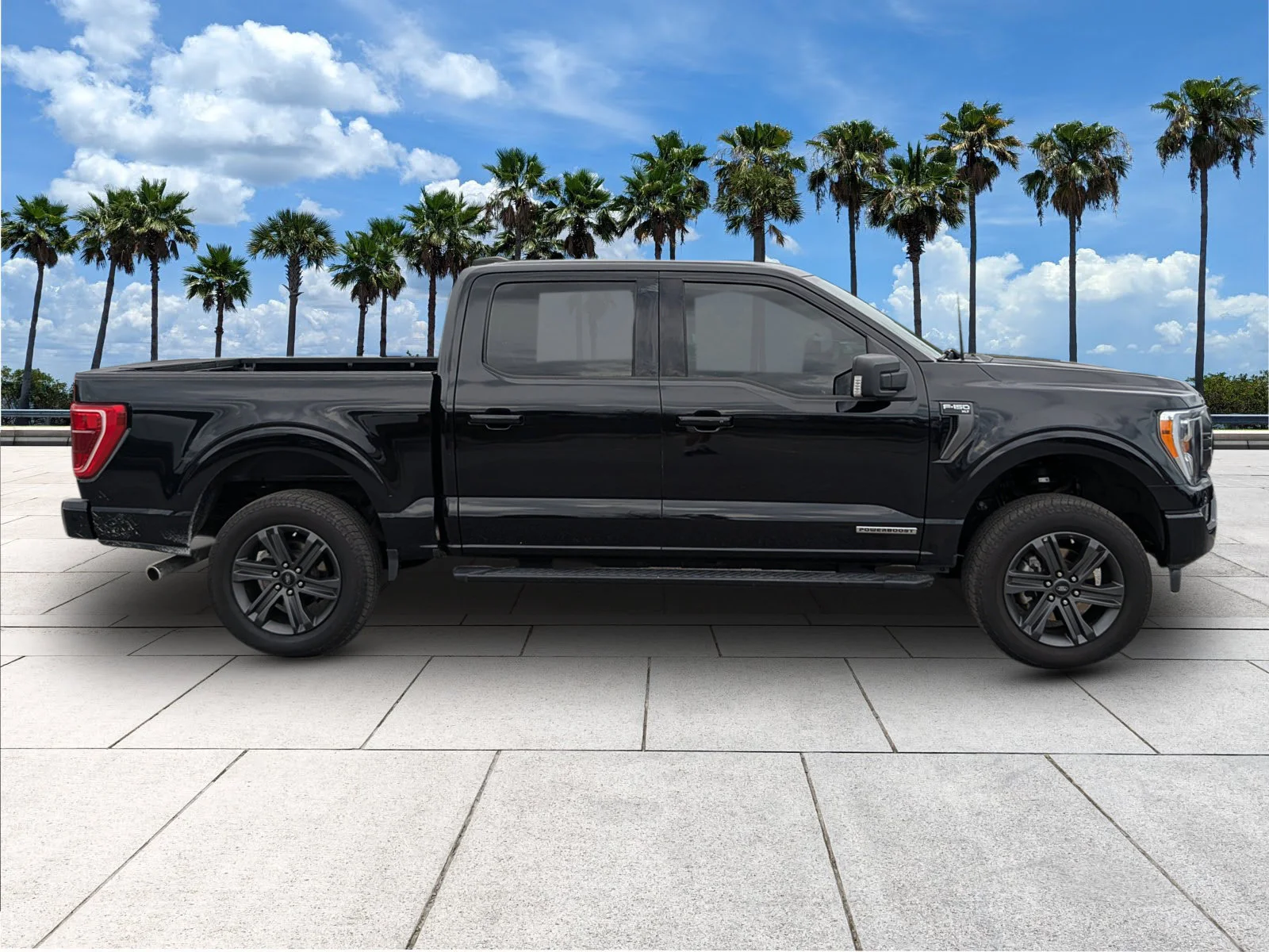 Used 2023 Agate Black Metallic Ford XLT image 9