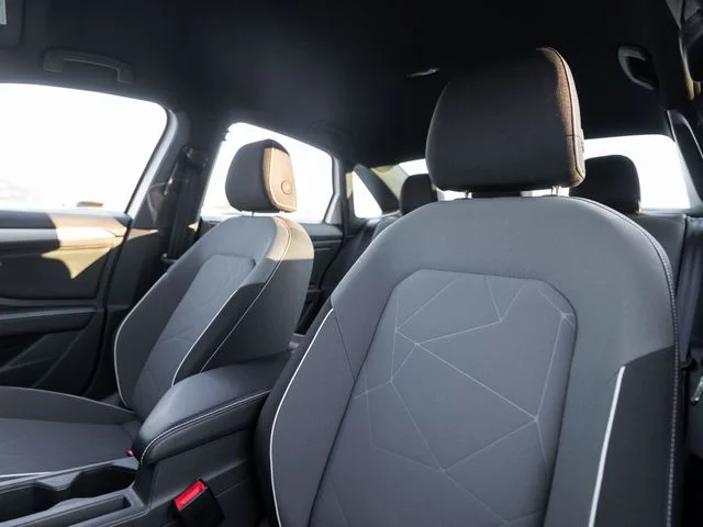 New 2026 White Volkswagen 1.5T Sport image 5
