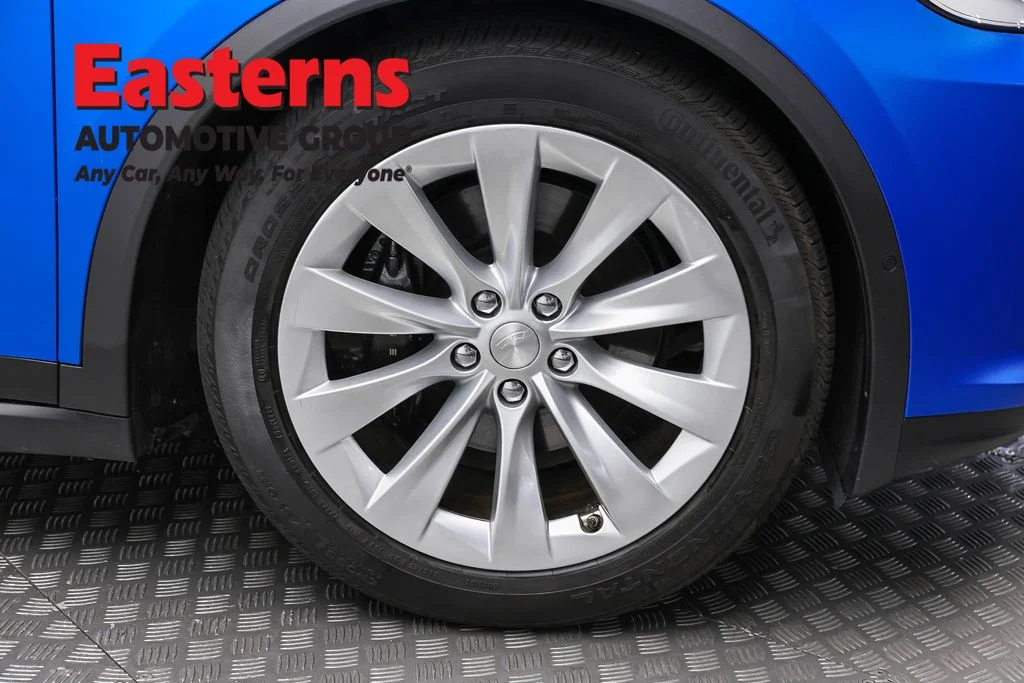 Used 2019 Blue Tesla 75D image 27