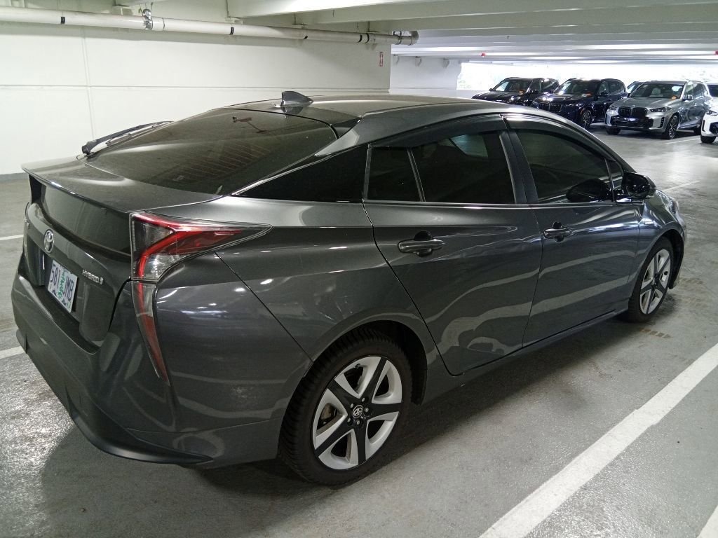 Used 2016 Magnetic Gray Metallic Toyota Three Touring image 5