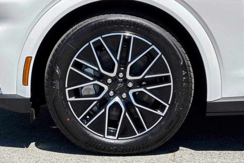 New 2026 White Metallic Ford Premium image 26